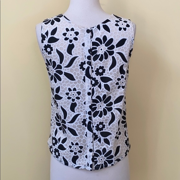 MM Couture Back Button Up Lace Floral Top - Picture 3 of 8